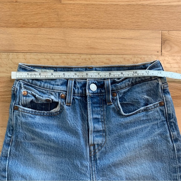 Women’s Levi’s Button Fly Ribcage Straight Leg Medium Wash Distressed Jeans 25 - Picture 12 of 14